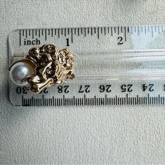 18k Gold Plated Lion Head Vintage Style Pearl Stud Earrings Large - Picture 8 of 12